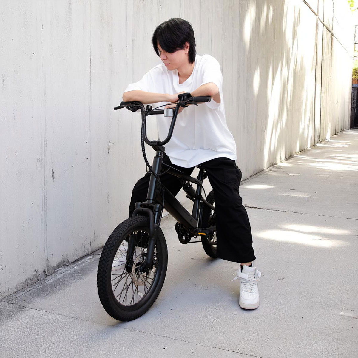 【予約特典50台限定5,000円OFF】電動アシスト自転車 E-BIKE BMX CYRQ サーク12月入荷予定