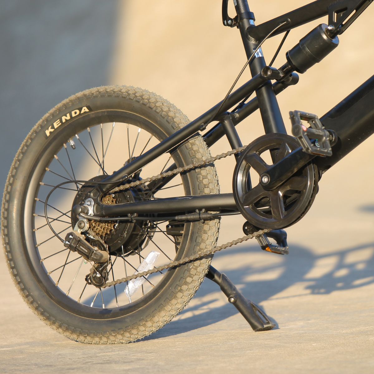 電動アシスト自転車 E-BIKE BMX CYRQ サーク ブラック